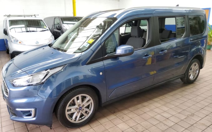 2025 Ford Grand Tourneo Connect