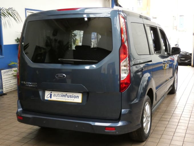 2025 Ford Grand Tourneo Connect