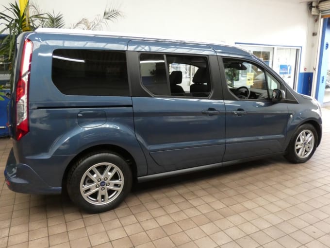 2025 Ford Grand Tourneo Connect