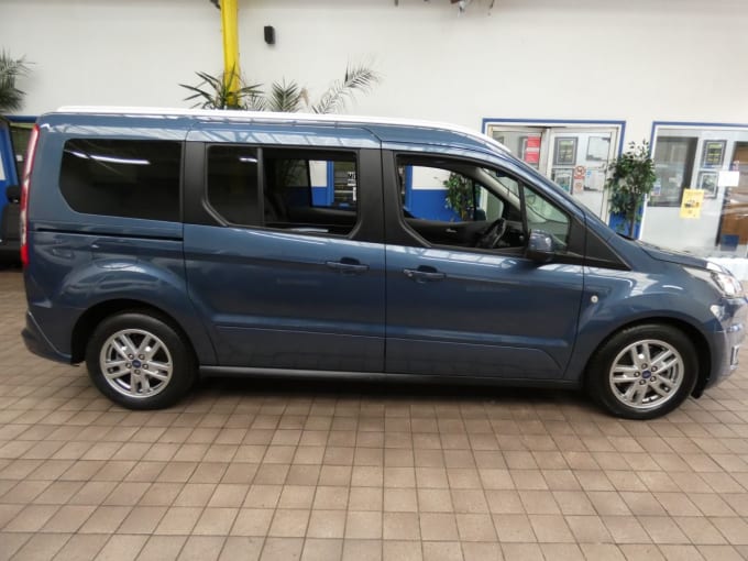 2025 Ford Grand Tourneo Connect