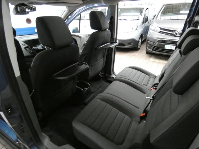 2025 Ford Grand Tourneo Connect