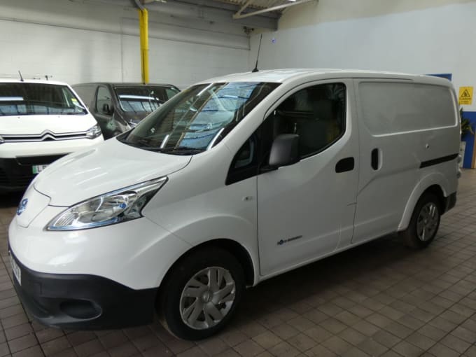 2025 Nissan E-nv200