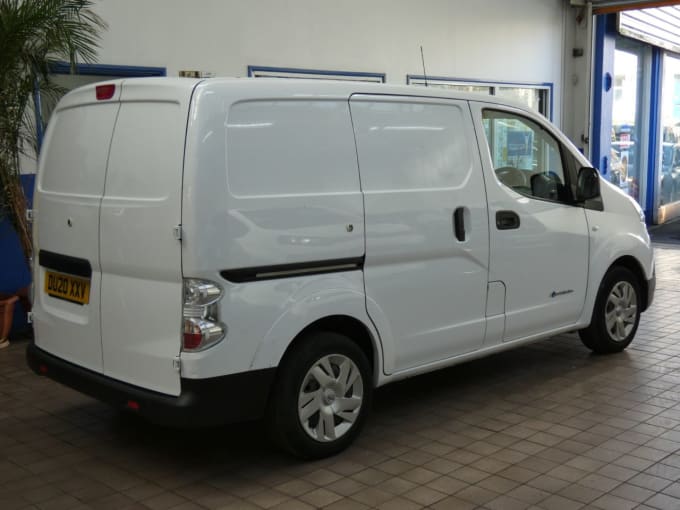 2025 Nissan E-nv200