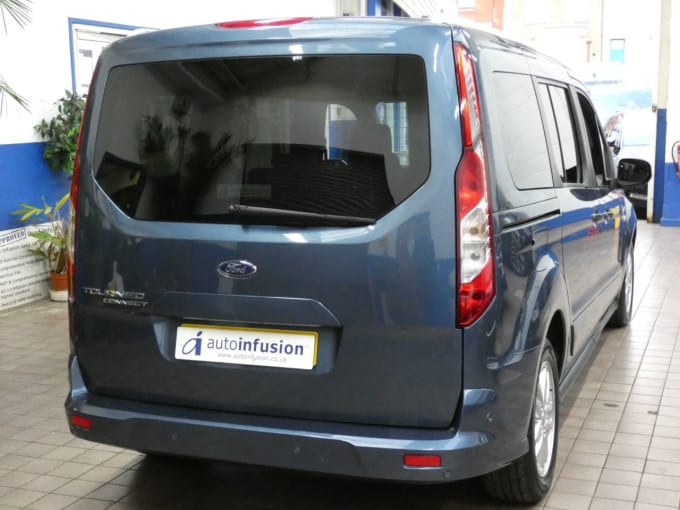 2025 Ford Grand Tourneo Connect