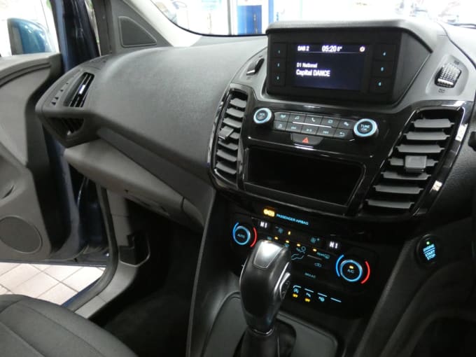 2025 Ford Grand Tourneo Connect