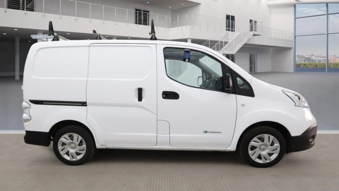 2025 Nissan E-nv200