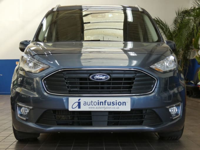 2025 Ford Grand Tourneo Connect