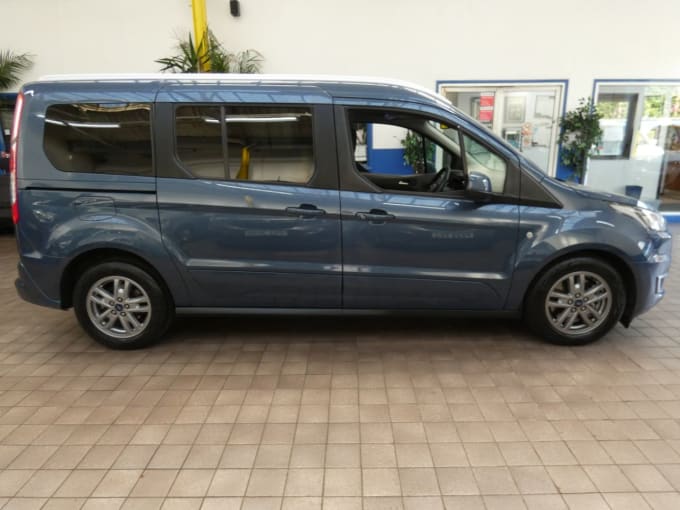 2025 Ford Grand Tourneo Connect