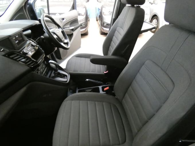 2025 Ford Grand Tourneo Connect