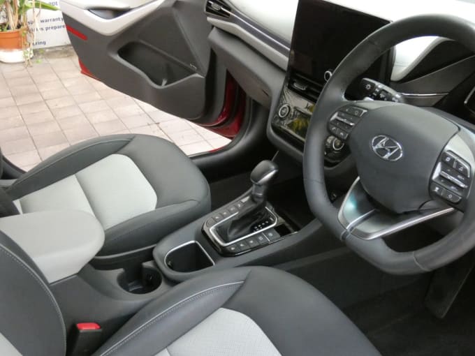 2025 Hyundai Ioniq