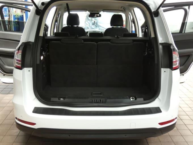2025 Ford Galaxy