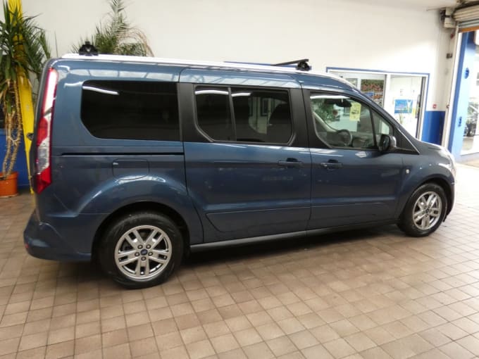 2025 Ford Grand Tourneo Connect