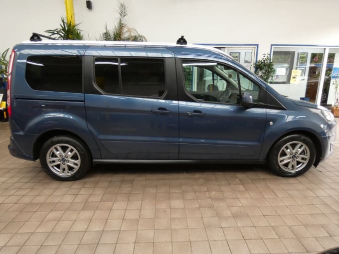 2025 Ford Grand Tourneo Connect