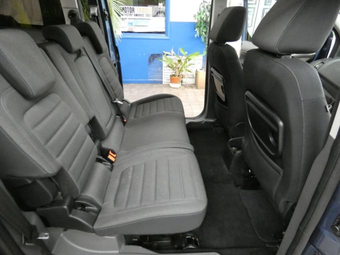 2025 Ford Grand Tourneo Connect