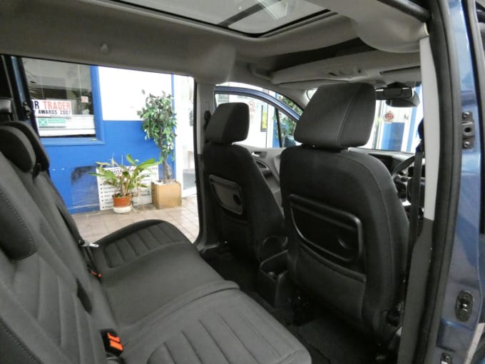 2025 Ford Grand Tourneo Connect