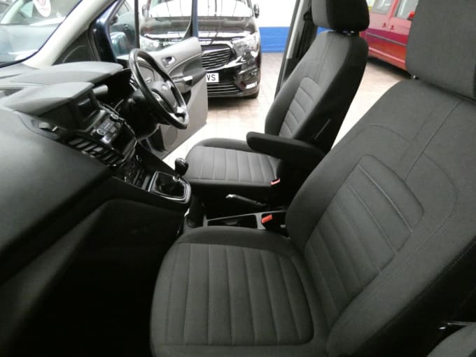 2025 Ford Grand Tourneo Connect
