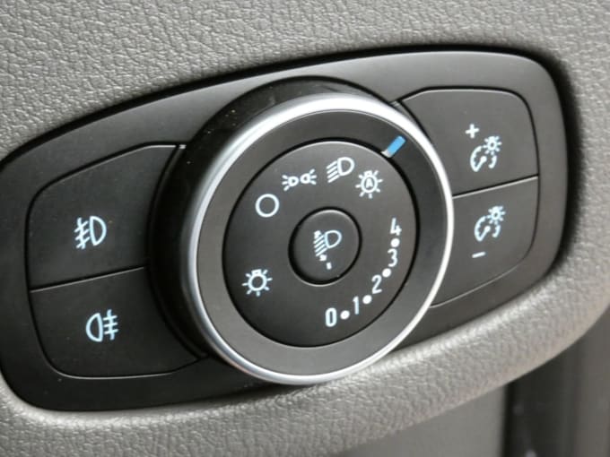 2025 Ford Grand Tourneo Connect