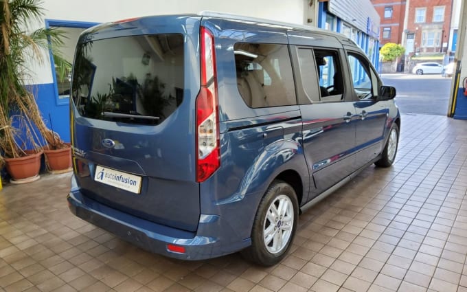 2025 Ford Grand Tourneo Connect