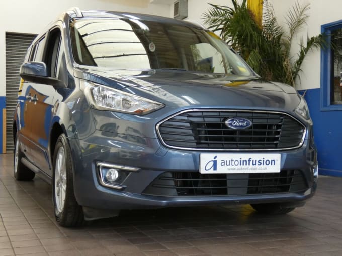 2025 Ford Grand Tourneo Connect