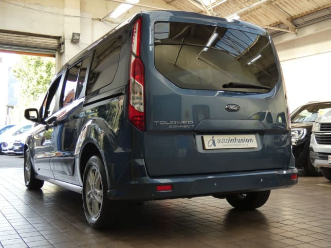 2025 Ford Grand Tourneo Connect