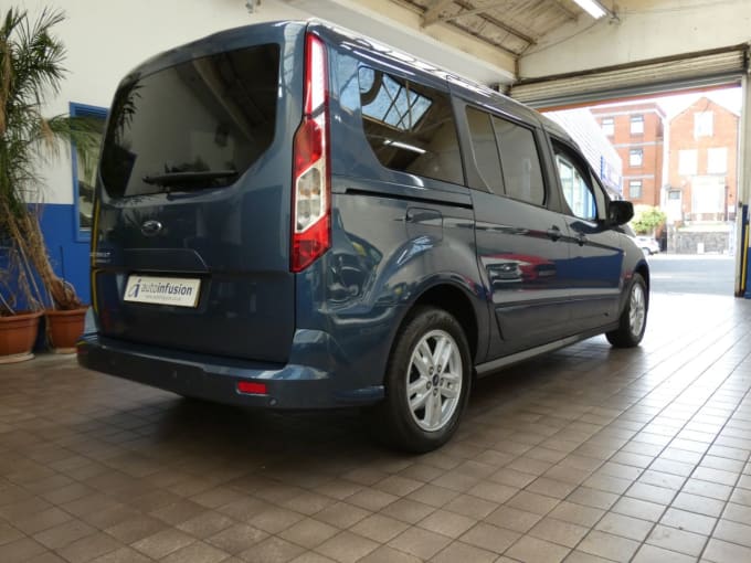 2025 Ford Grand Tourneo Connect