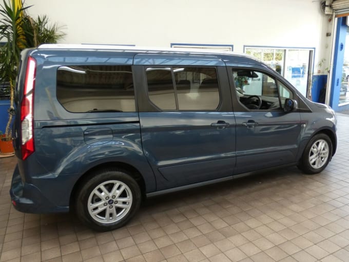 2025 Ford Grand Tourneo Connect