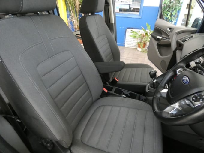 2025 Ford Grand Tourneo Connect