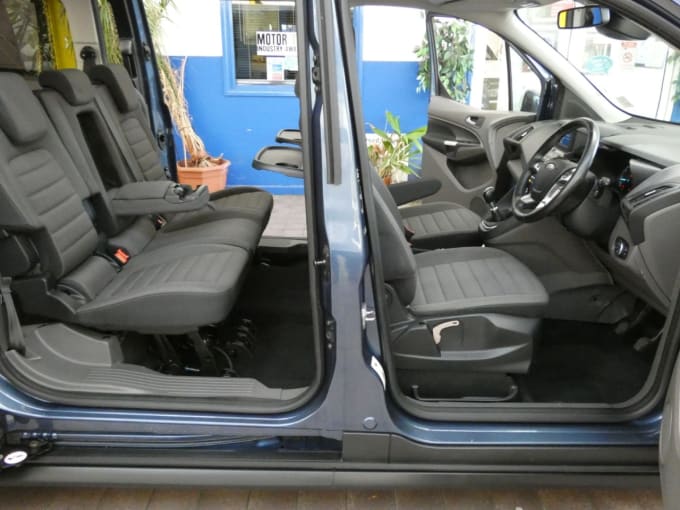 2025 Ford Grand Tourneo Connect