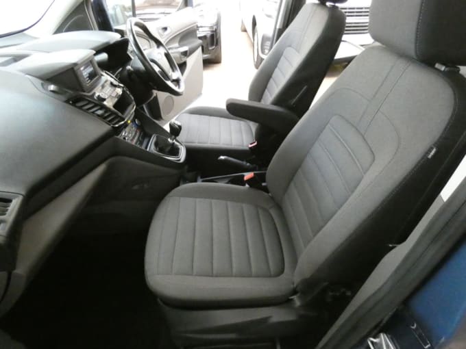 2025 Ford Grand Tourneo Connect