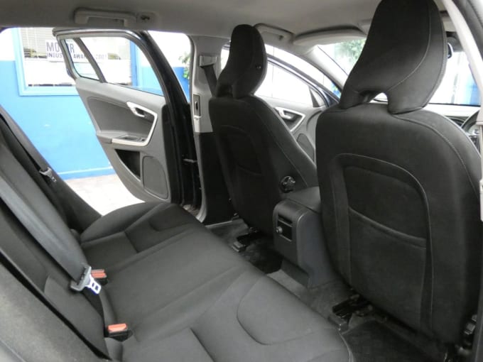 2025 Volvo V60
