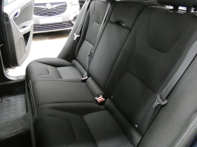 2025 Volvo V60