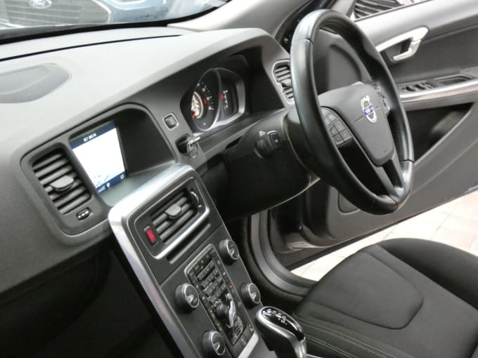 2025 Volvo V60