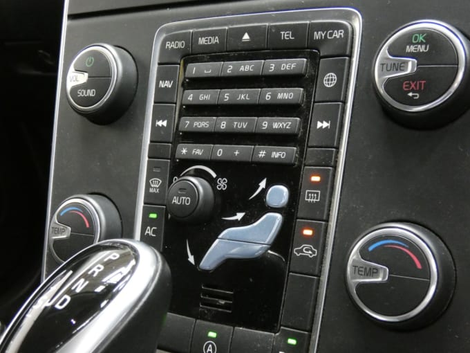 2025 Volvo V60