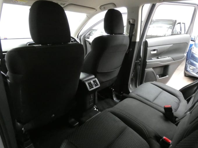 2025 Mitsubishi Outlander