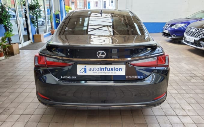 2025 Lexus Es