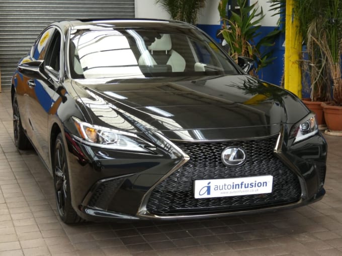 2025 Lexus Es