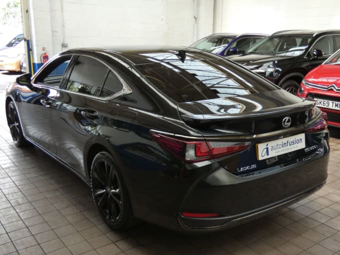 2025 Lexus Es