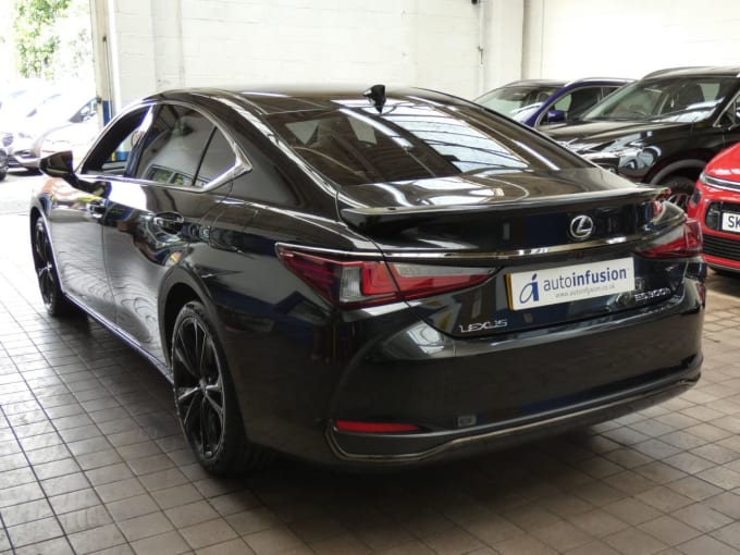 2025 Lexus Es