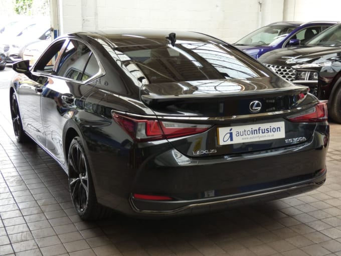 2025 Lexus Es