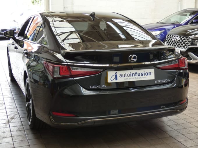 2025 Lexus Es