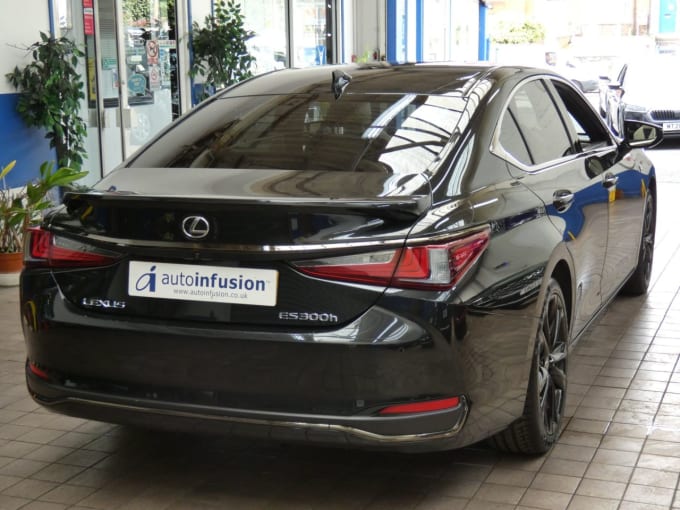 2025 Lexus Es
