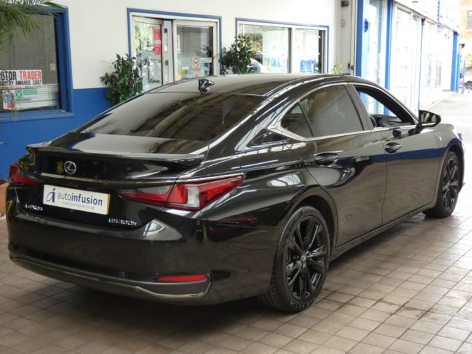 2025 Lexus Es