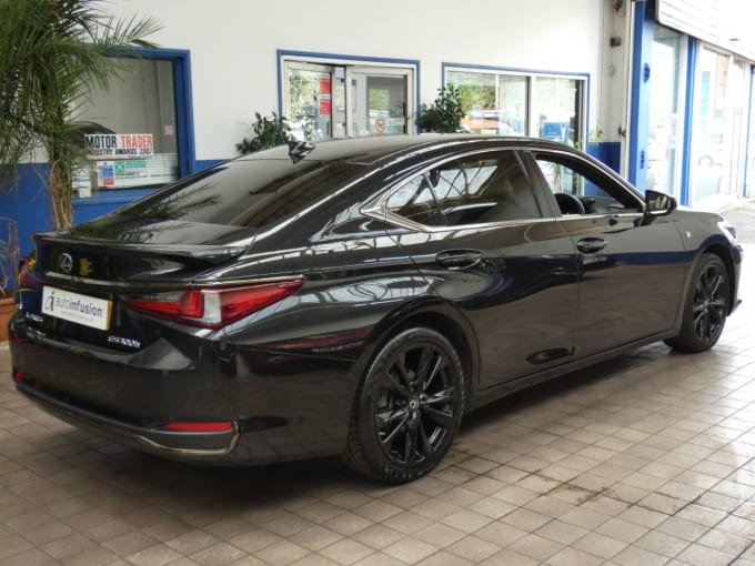 2025 Lexus Es