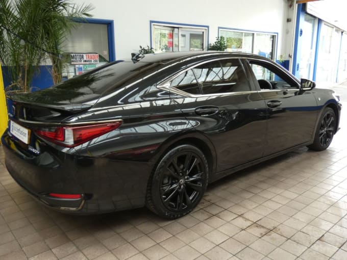 2025 Lexus Es