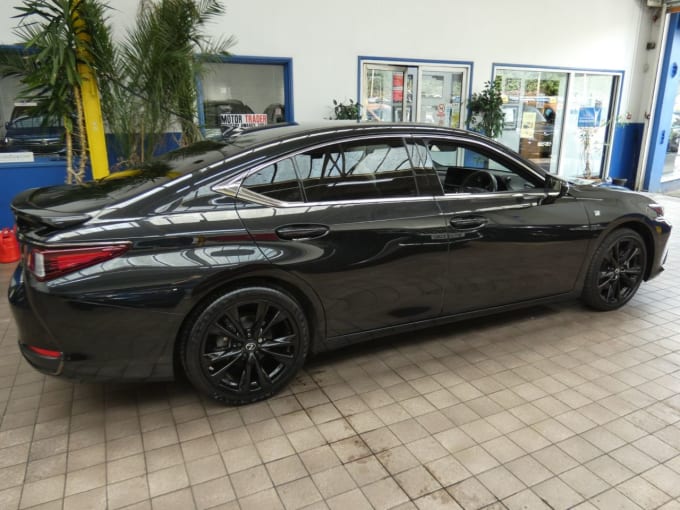 2025 Lexus Es