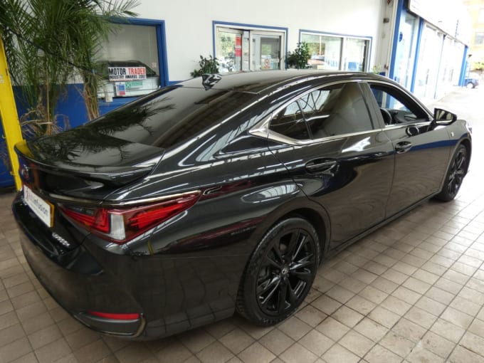 2025 Lexus Es