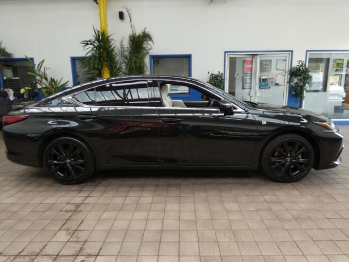 2025 Lexus Es