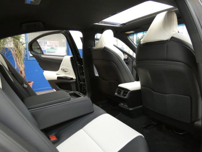 2025 Lexus Es