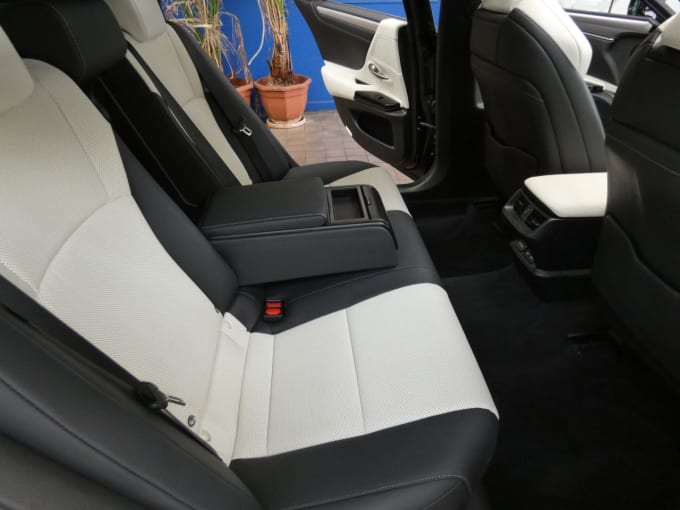 2025 Lexus Es