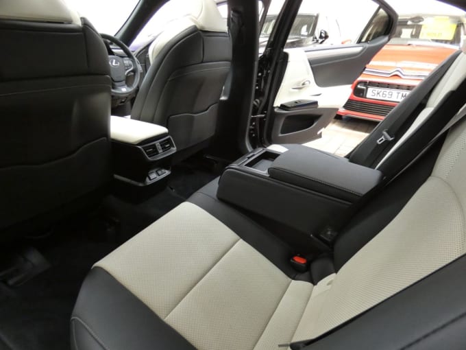 2025 Lexus Es